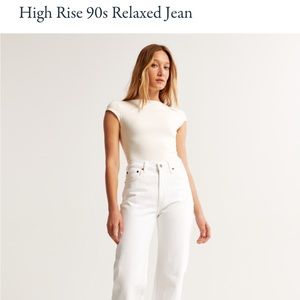 NWT Abercrombie 90’s Relaxed Jeans High Rise. Size 2 Short